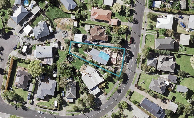 7 Weybridge Crescent, Glen Innes, Auckland - Carousel 1