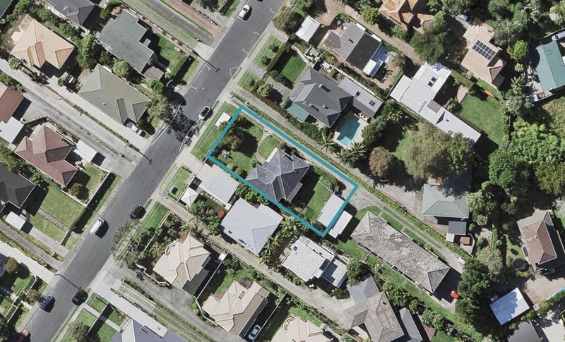 18 Eversleigh Road, Belmont, Auckland - Carousel 1