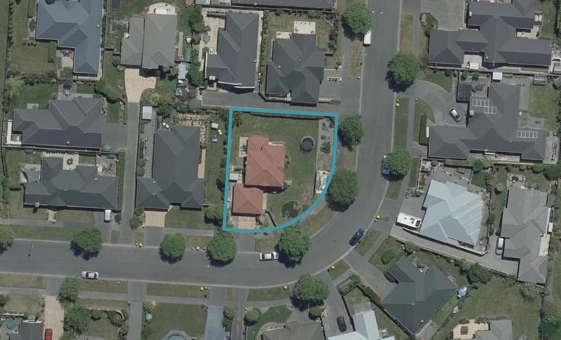 24 Coolspring Way, Redwood, Christchurch - Carousel 1