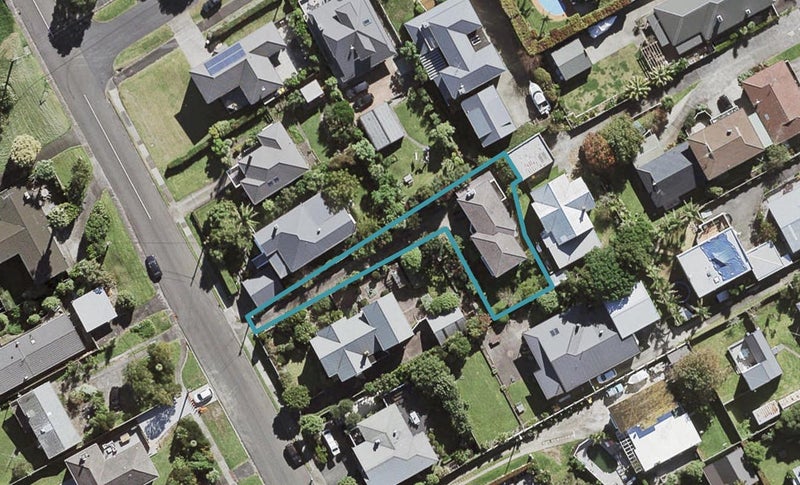 25 Palmerston Road, Birkenhead, Auckland - Carousel 1
