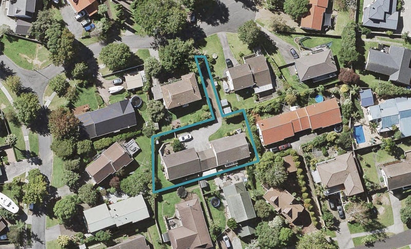 2/11 Orinda Close, Botany Downs, Auckland - Carousel 1