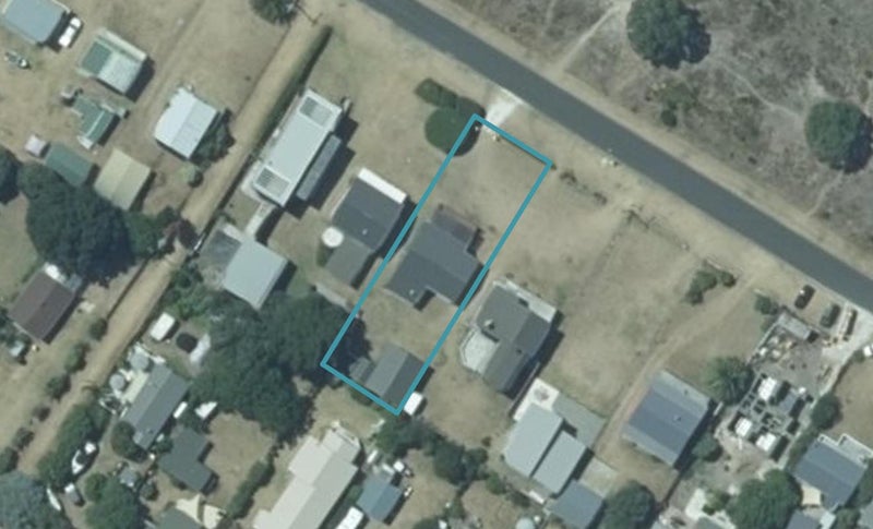 32 Marine Parade, Cooks Beach, Whitianga - Carousel 1