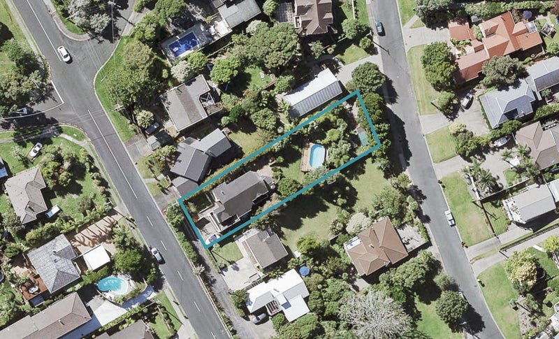 45 Lyons Avenue, Murrays Bay, Auckland - Carousel 1