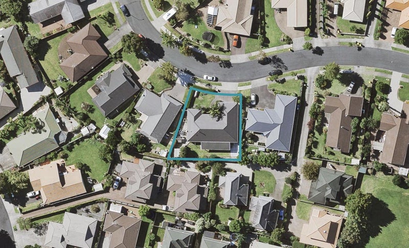 30 Headcorn Place, Botany Downs, Auckland - Carousel 1