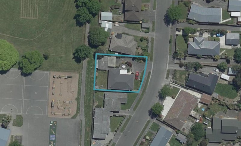 9 Valerie Place, Redwood, Christchurch - Carousel 1