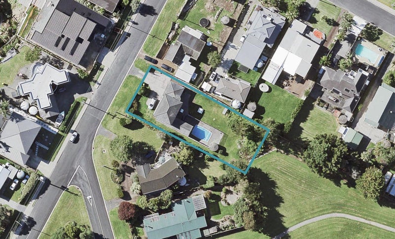 4 Ealing Crescent, Beachlands, Auckland - Carousel 1