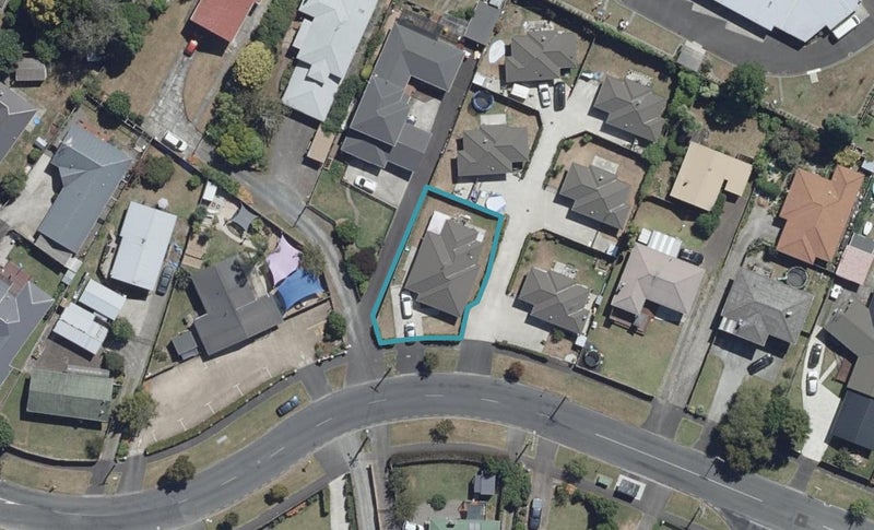 13A Macdonald Road, Glenview, Hamilton - Carousel 1