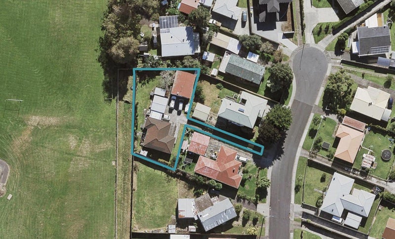 36 Tarata Crescent, Mangere Bridge, Auckland - Carousel 1