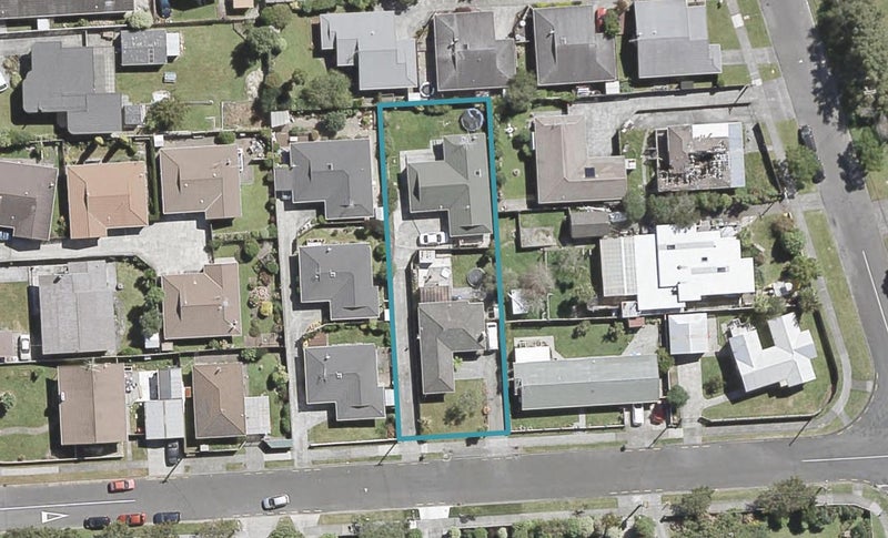 2/5 Kennedy Grove, Stokes Valley, Lower Hutt - Carousel 1