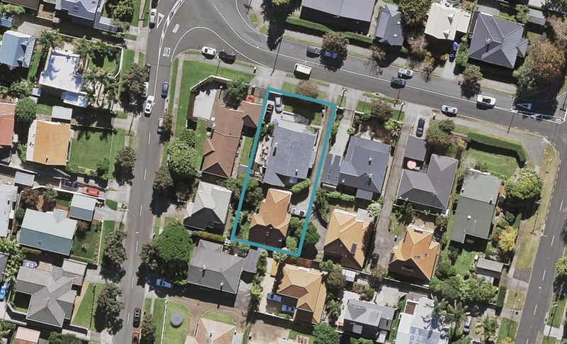 8A Kingsway, Three Kings, Auckland - Carousel 1