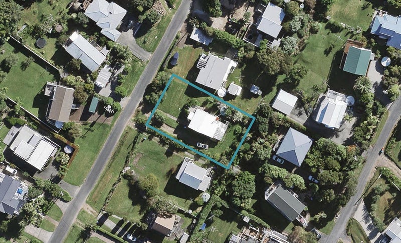 26 Kiwi Street, Oneroa, Waiheke Island - Carousel 1
