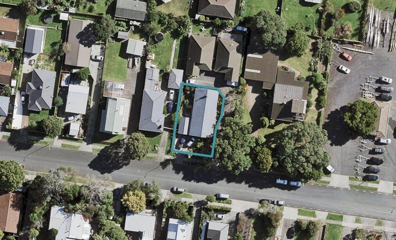 12 Hazards Road, Weymouth, Auckland - Carousel 1