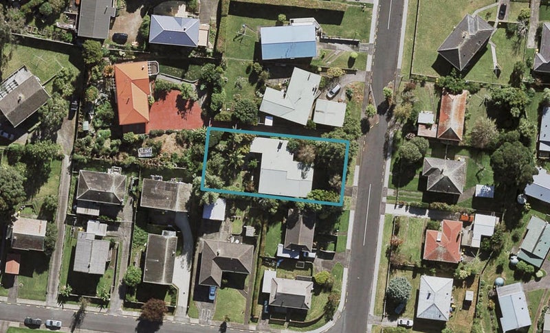 24 Potter Avenue, Northcote, Auckland - Carousel 1