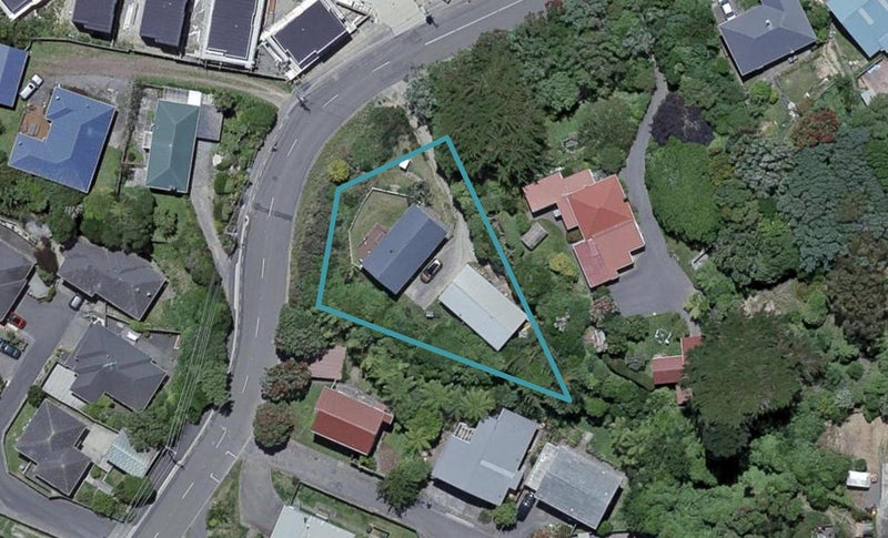 42A Glanmire Road, Newlands, Wellington - Carousel 1