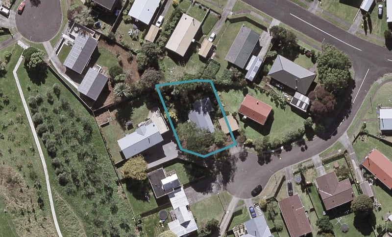 8 Elgin Grove, Merrilands, New Plymouth - Carousel 1