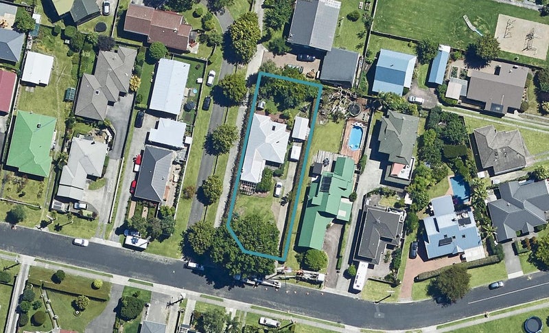 15 Brinkley Road, Otumoetai, Tauranga - Carousel 1