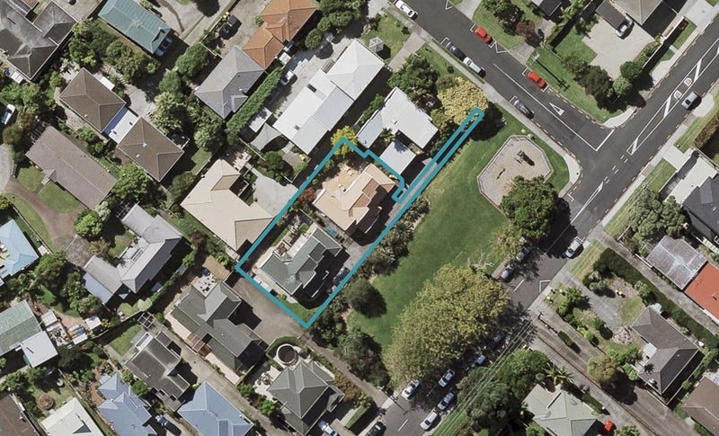 1/0 Belmont Terrace, Milford, Auckland - Carousel 1