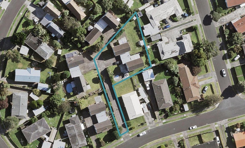 2/13 Challen Close, Conifer Grove, Takanini - Carousel 1