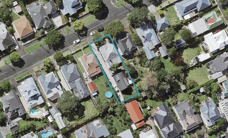 1/23 Abbotsford Terrace, Devonport, Auckland - Carousel 1