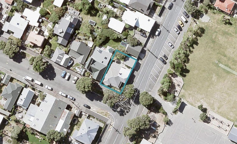 28 Oroua Street, Eastbourne, Lower Hutt - Carousel 1