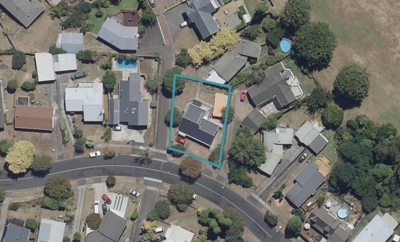 31 Pelorus Street, Glenview, Hamilton - Carousel 1