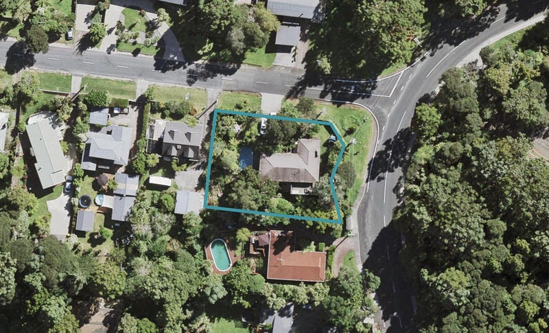 2 Waima Crescent, Titirangi, Auckland - Carousel 1