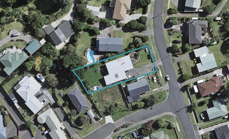 17 Stonehurst Avenue, Waiuku, Waiuku - Carousel 1