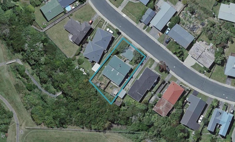 25B Colchester Crescent, Newlands, Wellington - Carousel 1