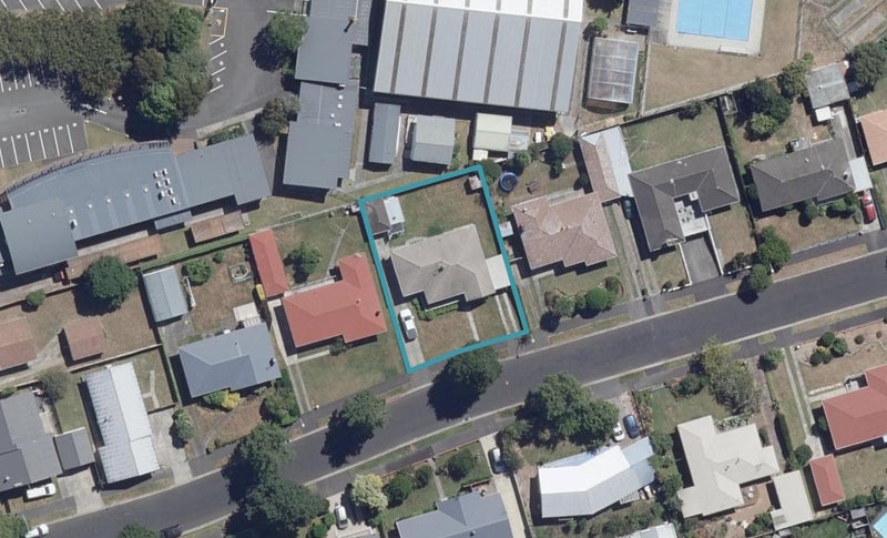 9 Scott Avenue, Hamilton East, Hamilton - Carousel 1