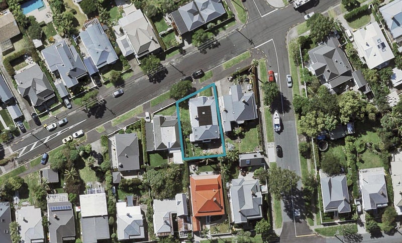 21 Patuone Avenue, Devonport, Auckland - Carousel 1