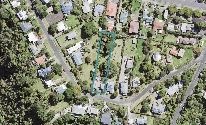 16 Lookout Drive, Laingholm, Auckland - Carousel 1
