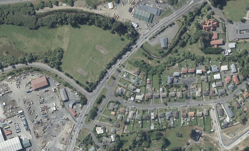 10 Brighton Road, Green Island, Dunedin - Carousel 1