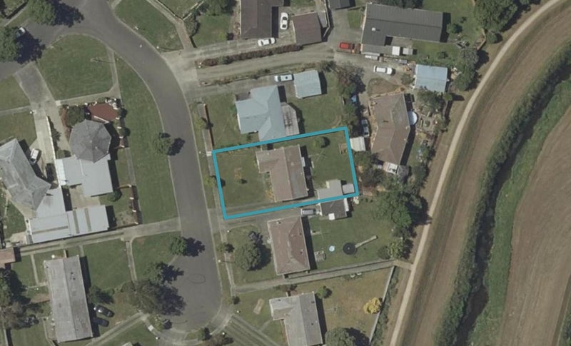 11 Clutha Place, Westbrook, Palmerston North - Carousel 1