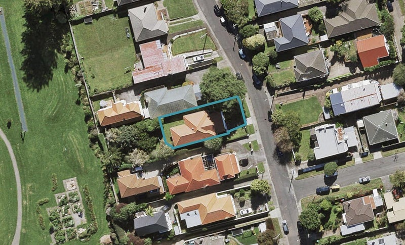 11 Lorraine Avenue, Mount Albert, Auckland - Carousel 1
