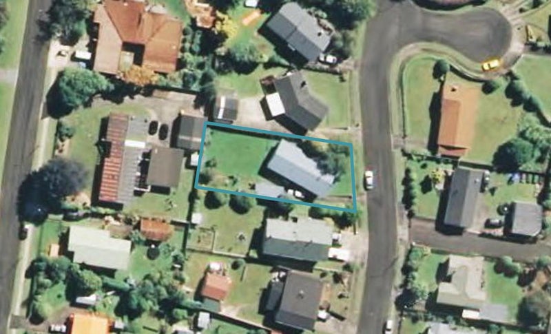 5 Fairbank Avenue, Stratford - Carousel 1