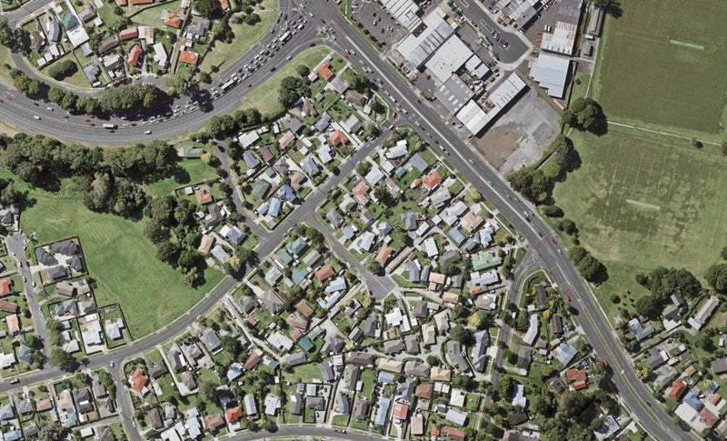 8B Tiraumea Drive, Pakuranga, Auckland - Carousel 1