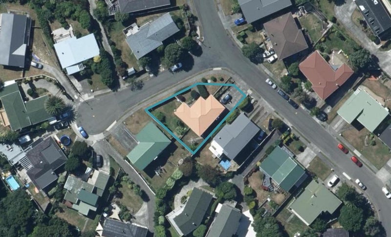 1 Ayr Place, Papakowhai, Porirua - Carousel 1
