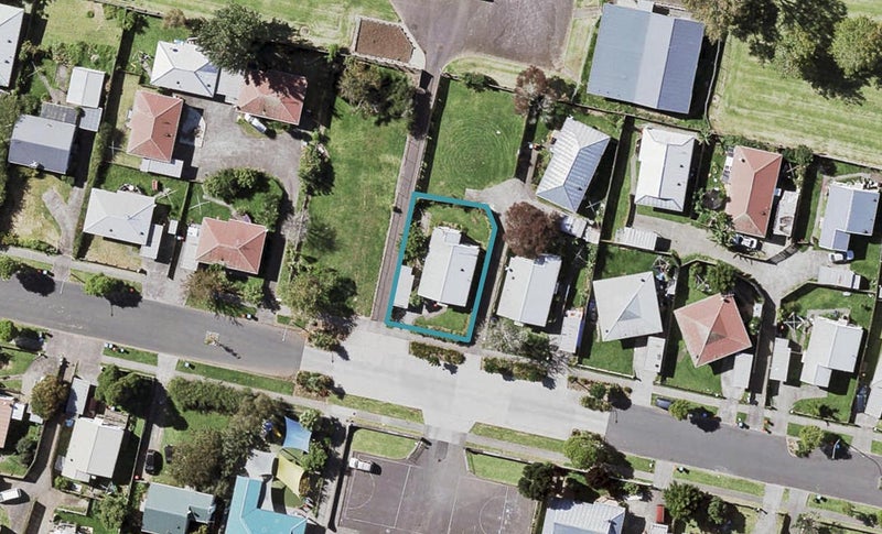76A Maybury Street, Point England, Auckland - Carousel 1