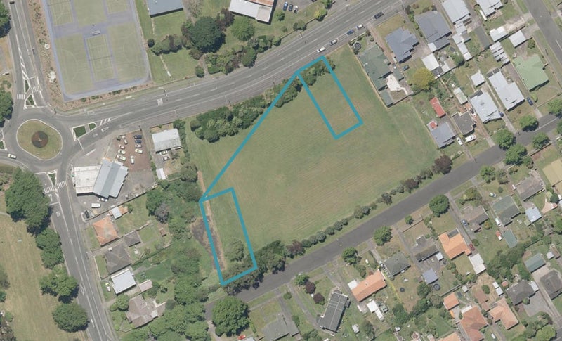 18 Jones Street, WHANGANUI EAST, WHANGANUI - Carousel 1