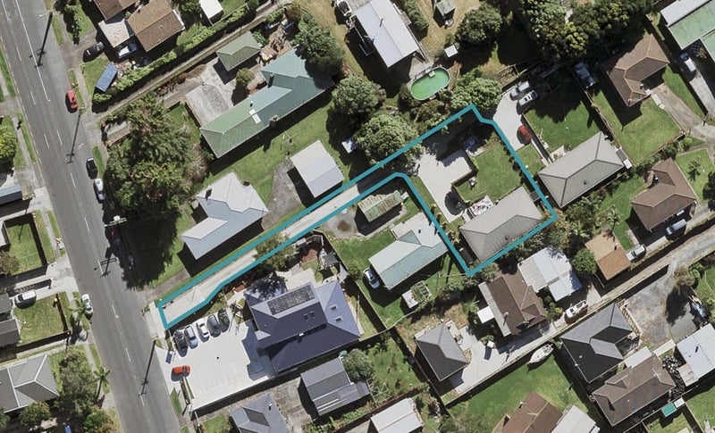 10B Robertson Road, Favona, Auckland - Carousel 1