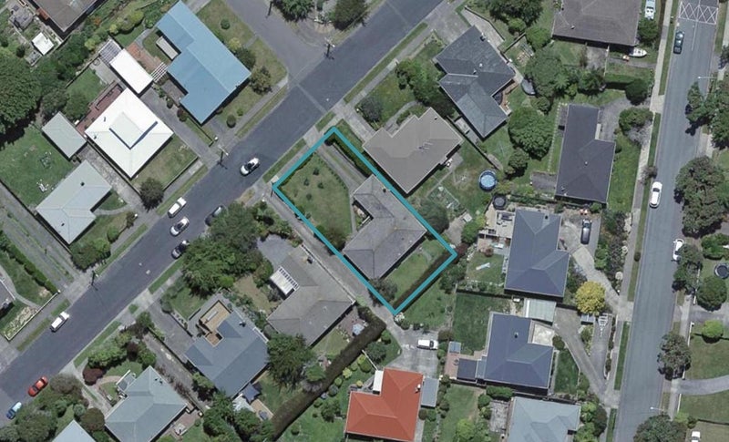5 Pembroke Street, Tawa, Wellington - Carousel 1