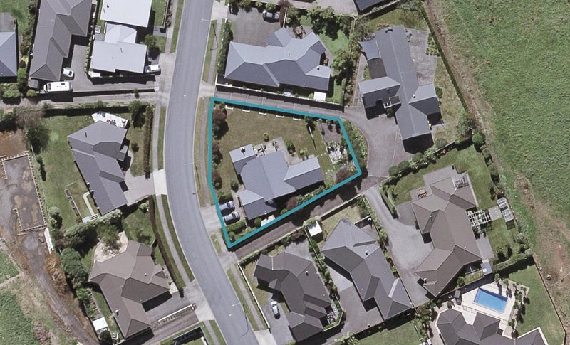 10 Montrose Place, Highlands Park, New Plymouth - Carousel 1