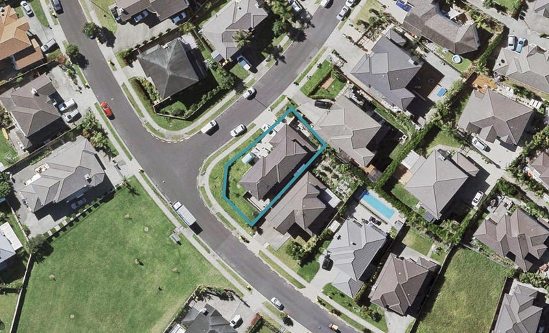 1 Kilkelly Avenue, Pinehill, Auckland - Carousel 1