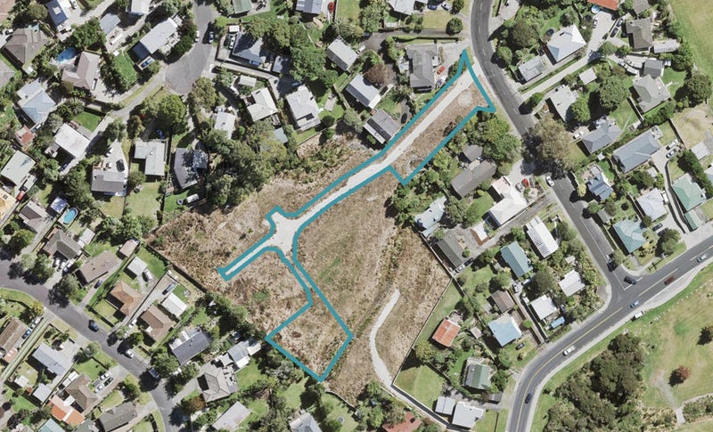 8 Han Court, Glen Eden, Auckland - Carousel 1