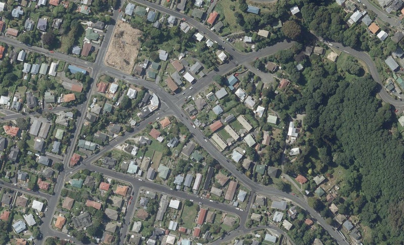 27 Glen Road, Mornington, Dunedin - Carousel 1