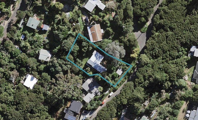 27 Fairview Crescent, Omiha, Waiheke Island - Carousel 1