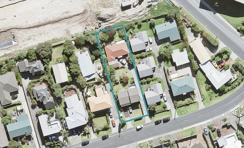 33 Wade River Road, Stanmore Bay, Whangaparaoa - Carousel 1