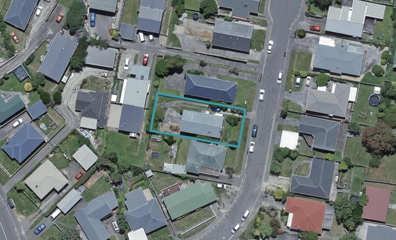 9 Oswald Crescent, Paparangi, Wellington - Carousel 1