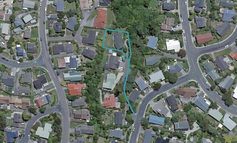 10 Chisbury Lane, Churton Park, Wellington - Carousel 1