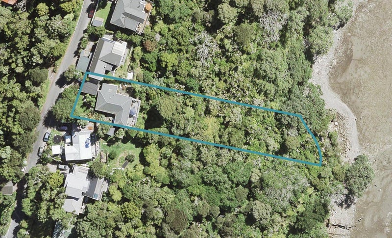 70 Kauri Point Road, Laingholm, Auckland - Carousel 1